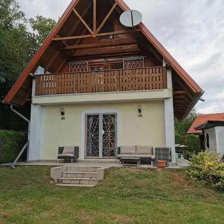 בית נופש Erdoszelen Haziko Vendeghaz *